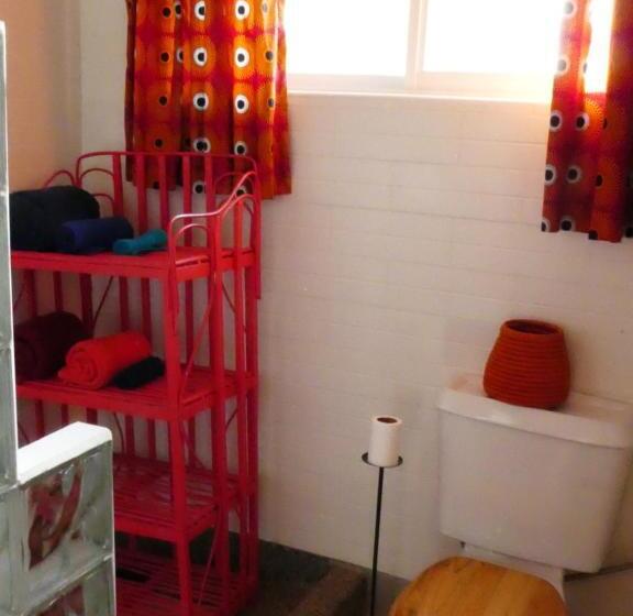 پانسیون Pineapple Guest House Entebbe