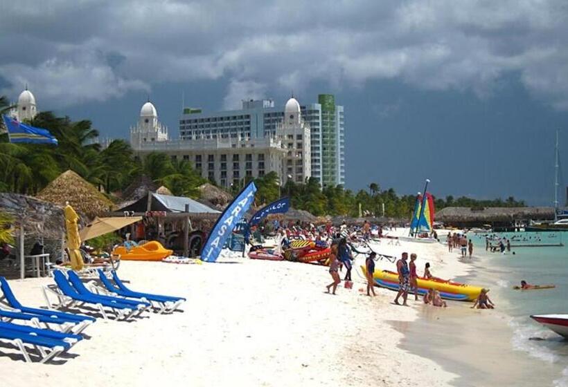 پانسیون Sandcastle Beach Apartments