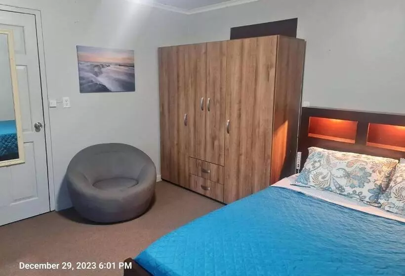 پانسیون Sandcastle Beach Apartments