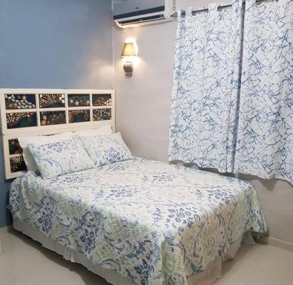 پانسیون Sandcastle Beach Apartments