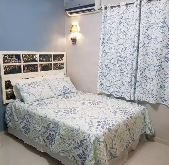 پانسیون Sandcastle Beach Apartments