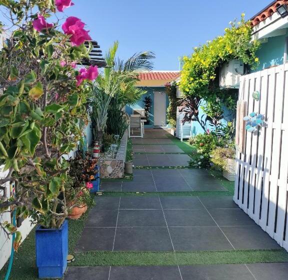 پانسیون Sandcastle Beach Apartments