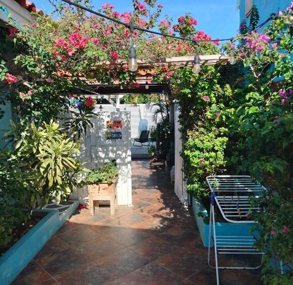 پانسیون Sandcastle Beach Apartments