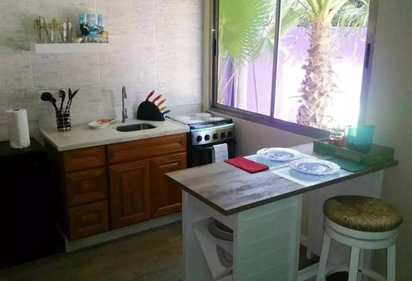 پانسیون Sandcastle Beach Apartments