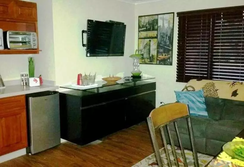 پانسیون Sandcastle Beach Apartments