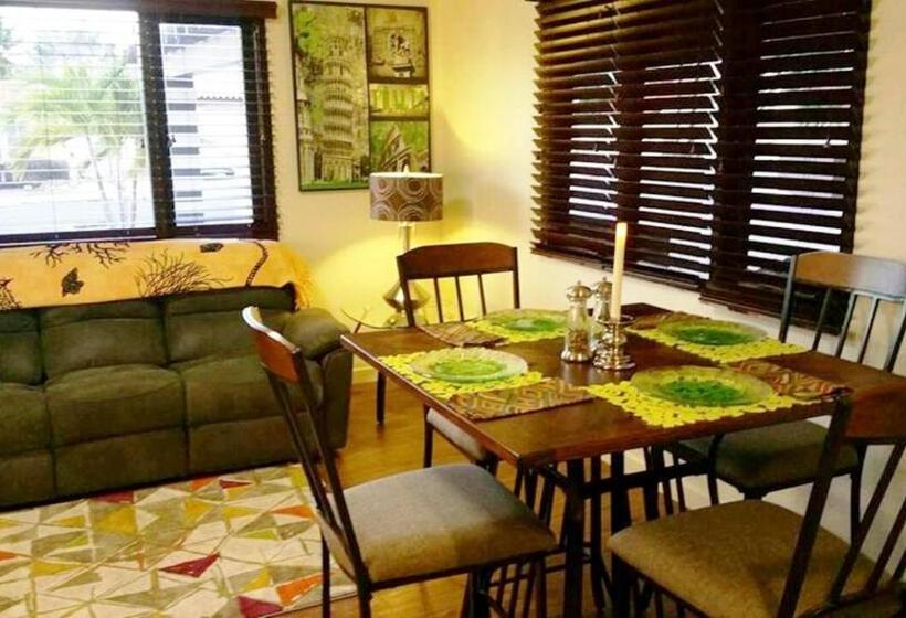 پانسیون Sandcastle Beach Apartments