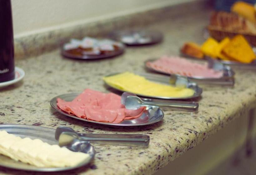 פנסיון Pousada Jofisa Caraguá