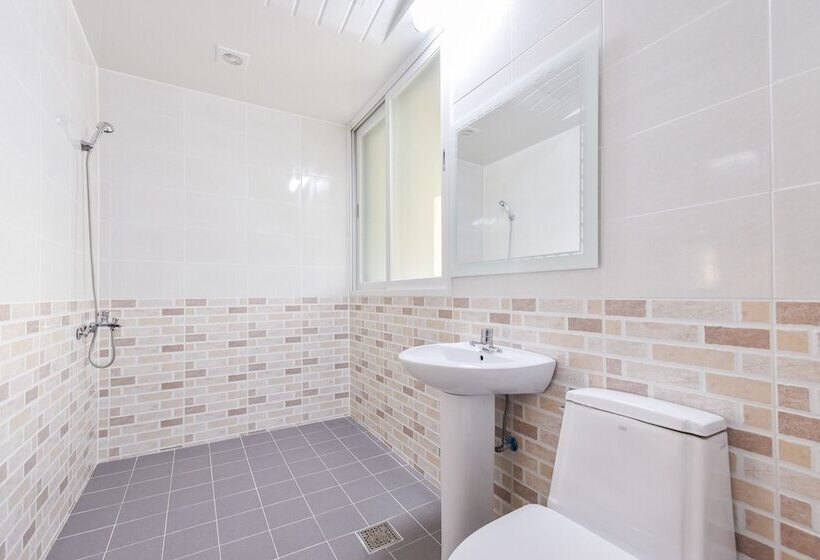 بنسيون Canada Sunset Village