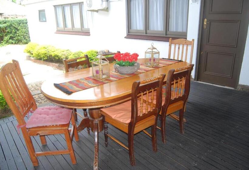 פנסיון De Charmoy Riverside