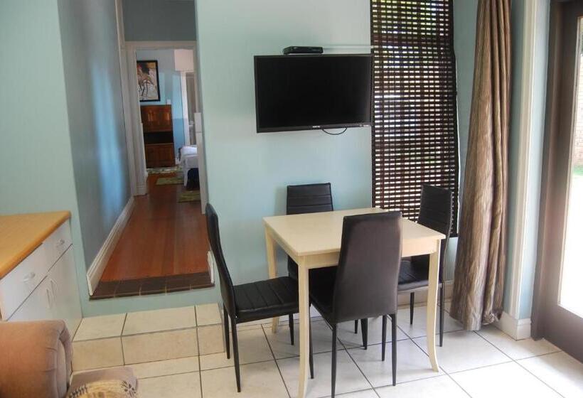 פנסיון De Charmoy Riverside