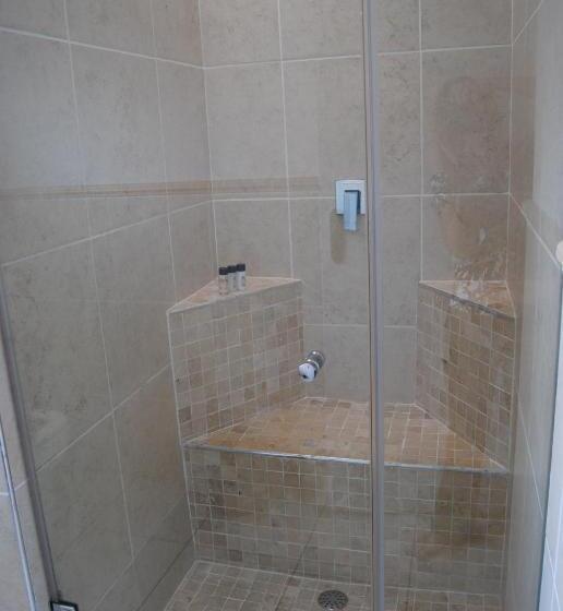 פנסיון De Charmoy Riverside