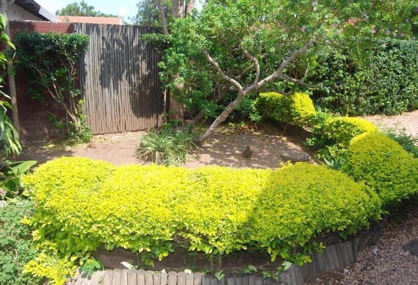 פנסיון De Charmoy Riverside