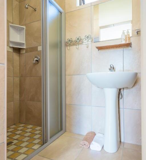 פנסיון Hazeldene Accommodation