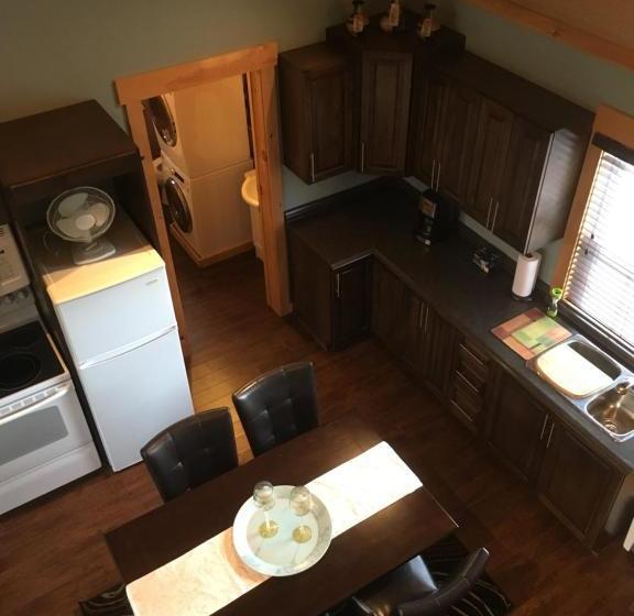 הוסטל The Deer Lake Loft