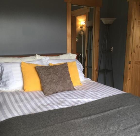 הוסטל The Deer Lake Loft