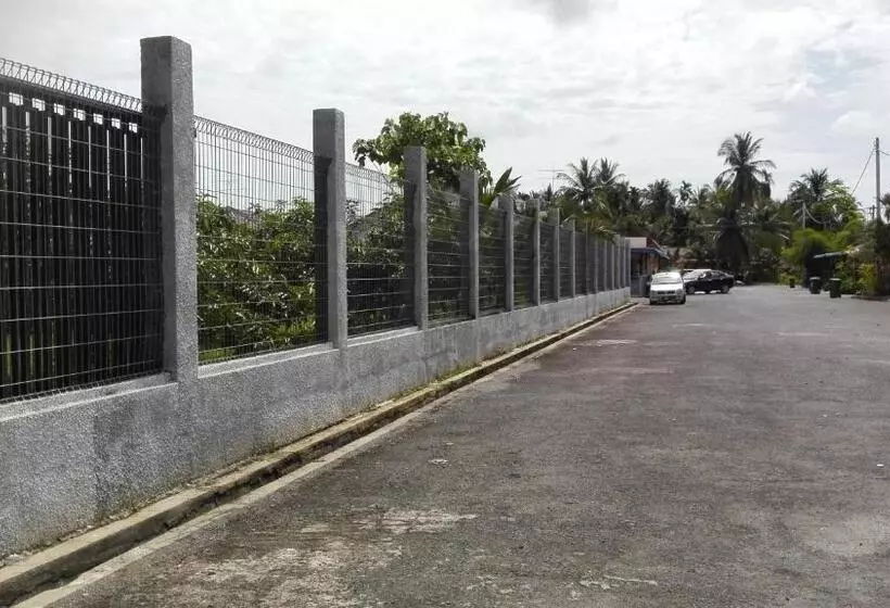 Hotelli Harum Manis Country House