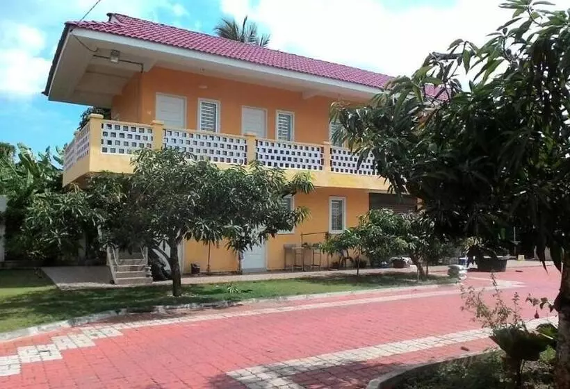 Hotelli Harum Manis Country House