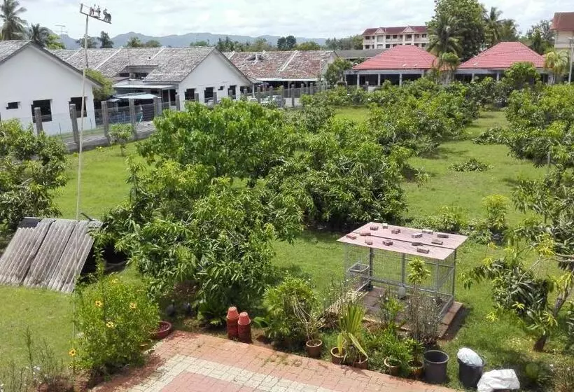 Hotelli Harum Manis Country House