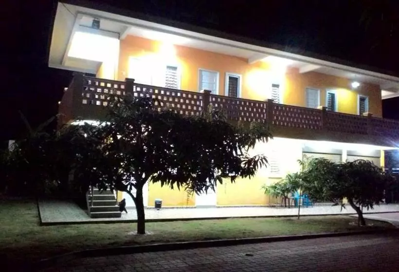 Hotelli Harum Manis Country House