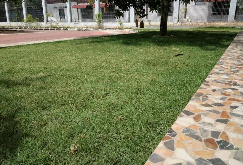 בית מלון כפרי Harum Manis Country House