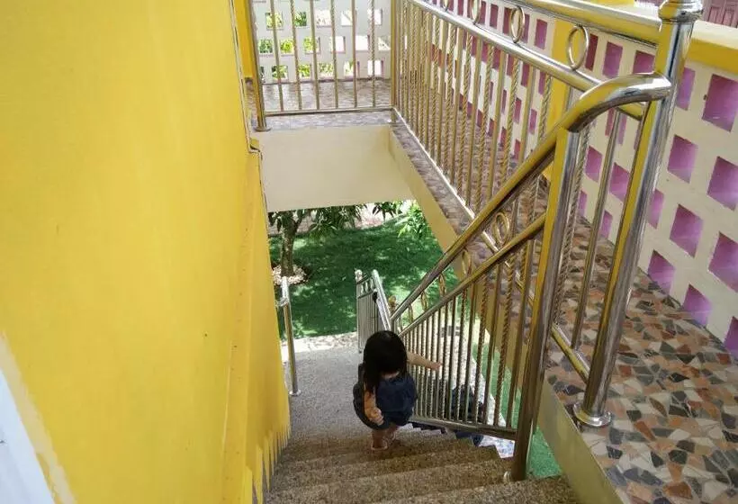 Hotelli Harum Manis Country House