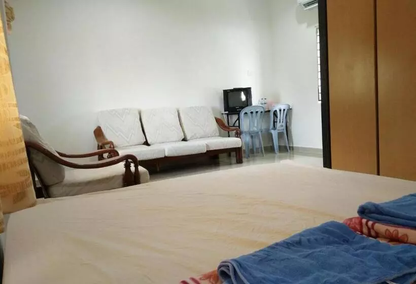 Hotelli Harum Manis Country House