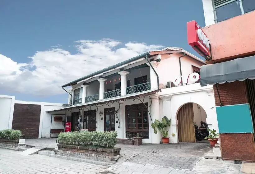 ホテル Oyo 422 Achterhuis Residence