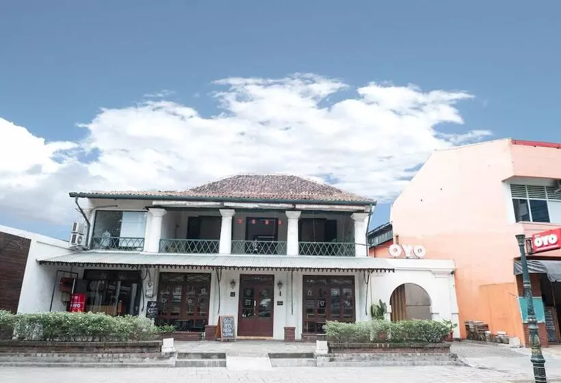 ホテル Oyo 422 Achterhuis Residence