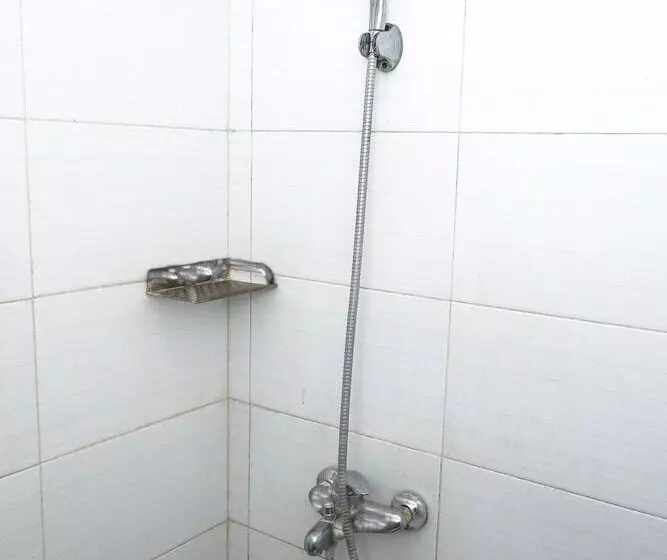 ホテル Oyo 422 Achterhuis Residence