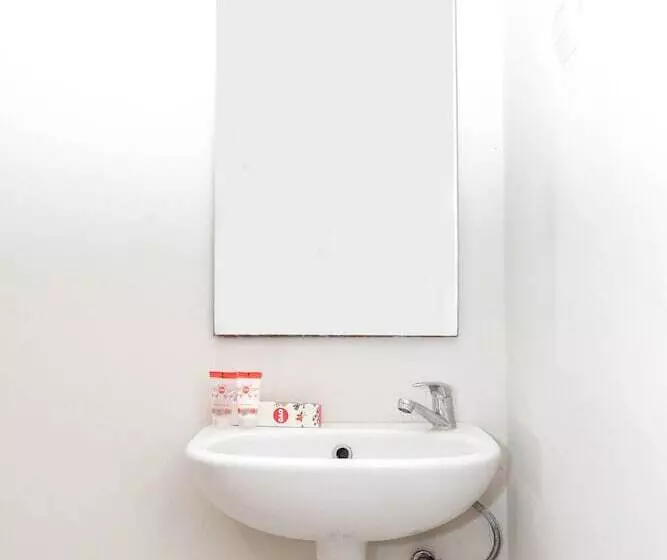 ホテル Oyo 422 Achterhuis Residence