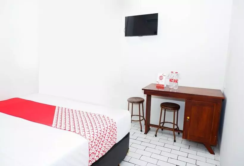 ホテル Oyo 422 Achterhuis Residence