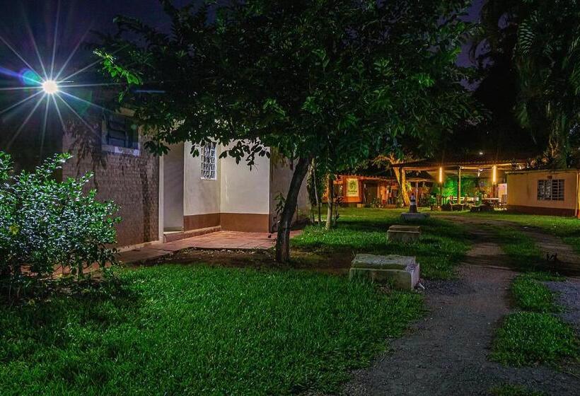 ペンション Pousada Doce Lar