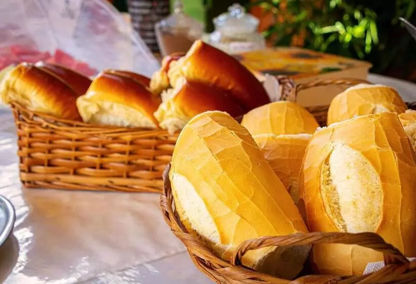 ペンション Pousada Doce Lar