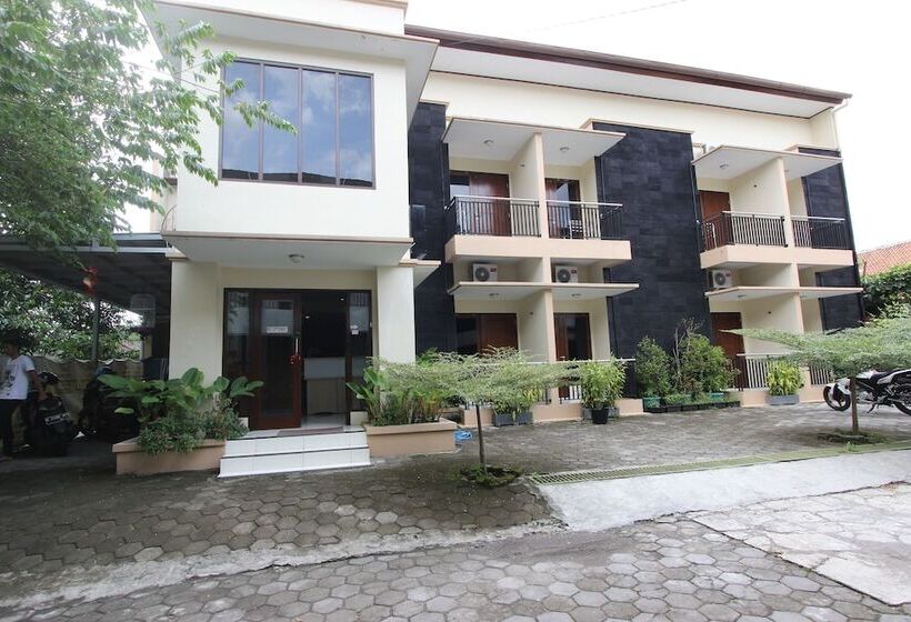 بنسيون Reddoorz @ Turangga Sari