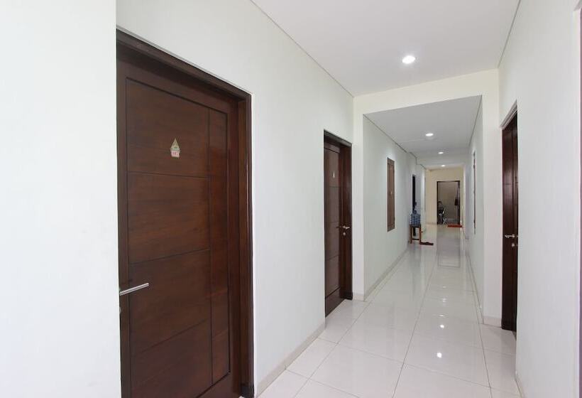 بنسيون Reddoorz @ Turangga Sari