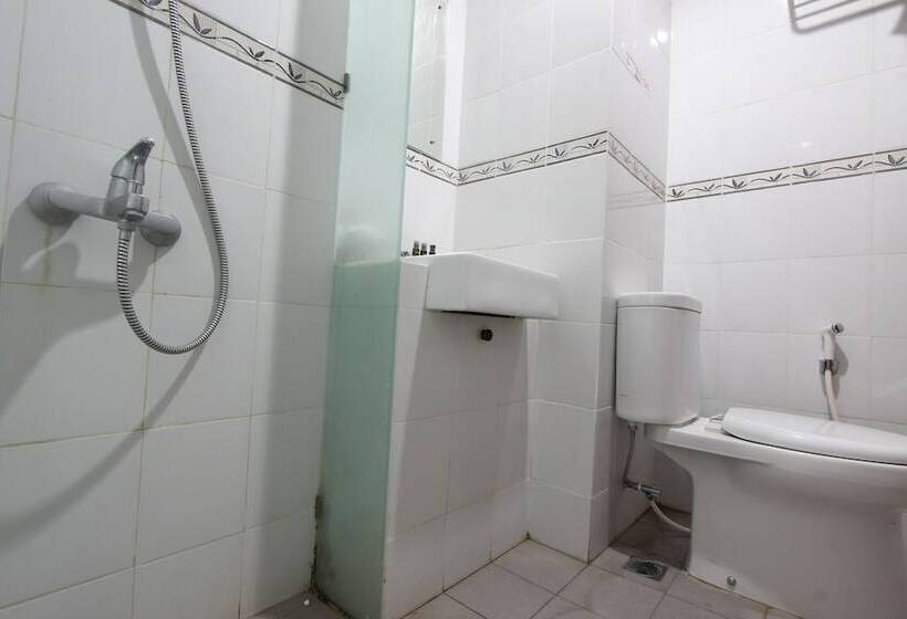 بنسيون Reddoorz @ Turangga Sari