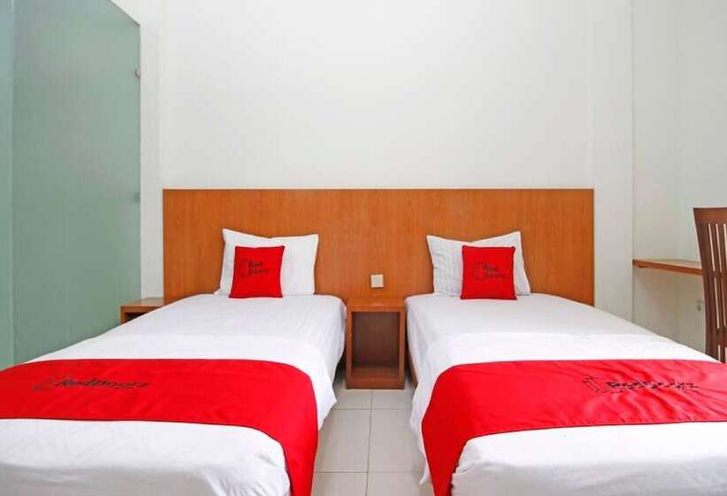 بنسيون Reddoorz @ Turangga Sari