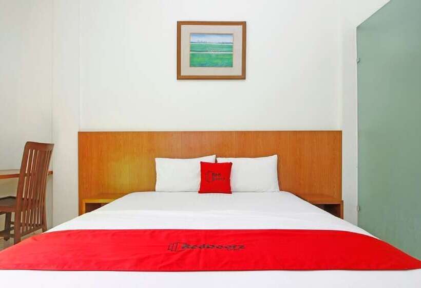 بنسيون Reddoorz @ Turangga Sari
