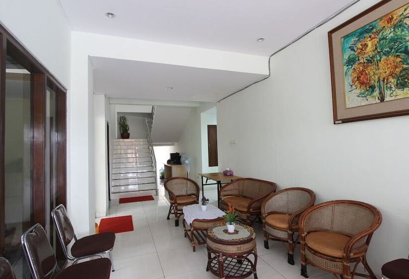 بنسيون Reddoorz @ Turangga Sari