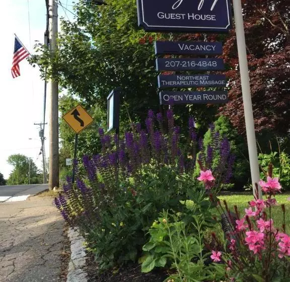 ペンション Dragonfly Guest House