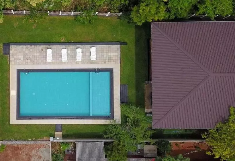 پانسیون Pivisuma Lodge