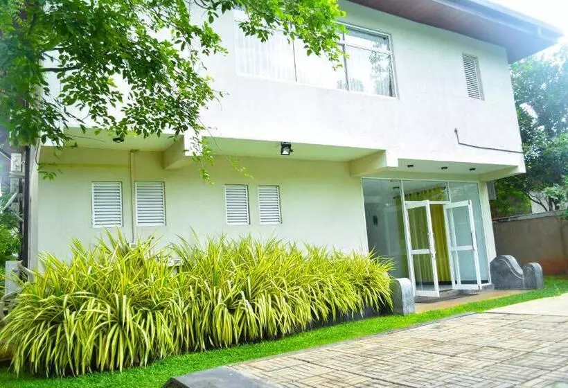 پانسیون Pivisuma Lodge