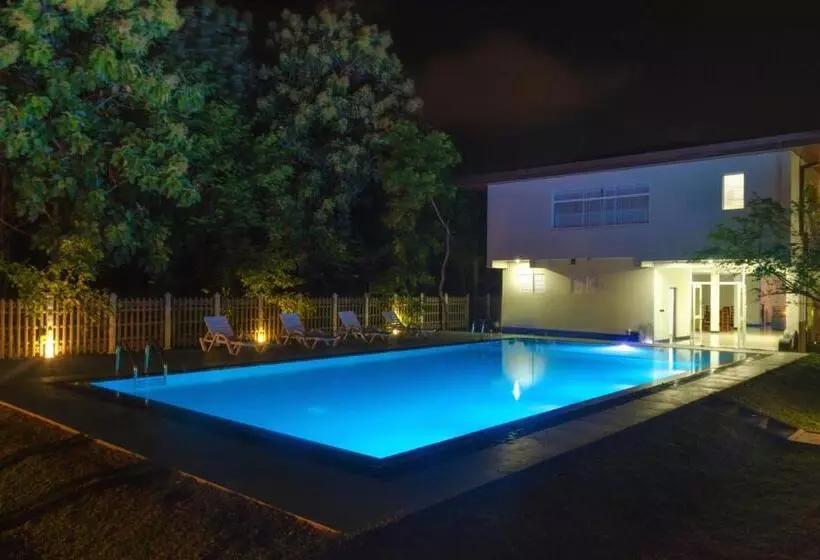 پانسیون Pivisuma Lodge