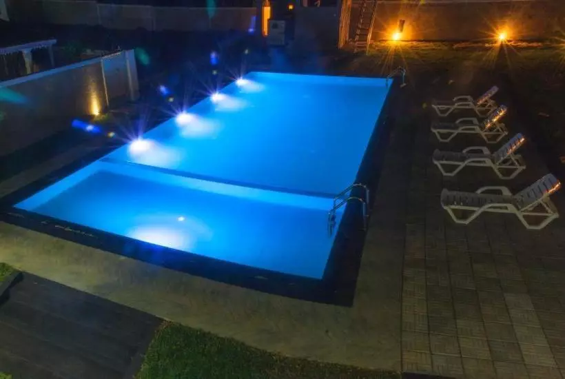 پانسیون Pivisuma Lodge