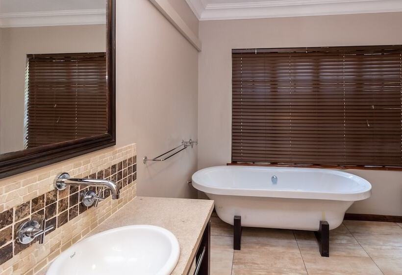 פנסיון Kangelani Lodge