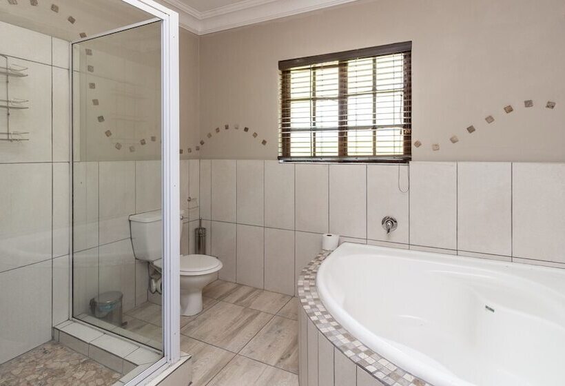 פנסיון Kangelani Lodge