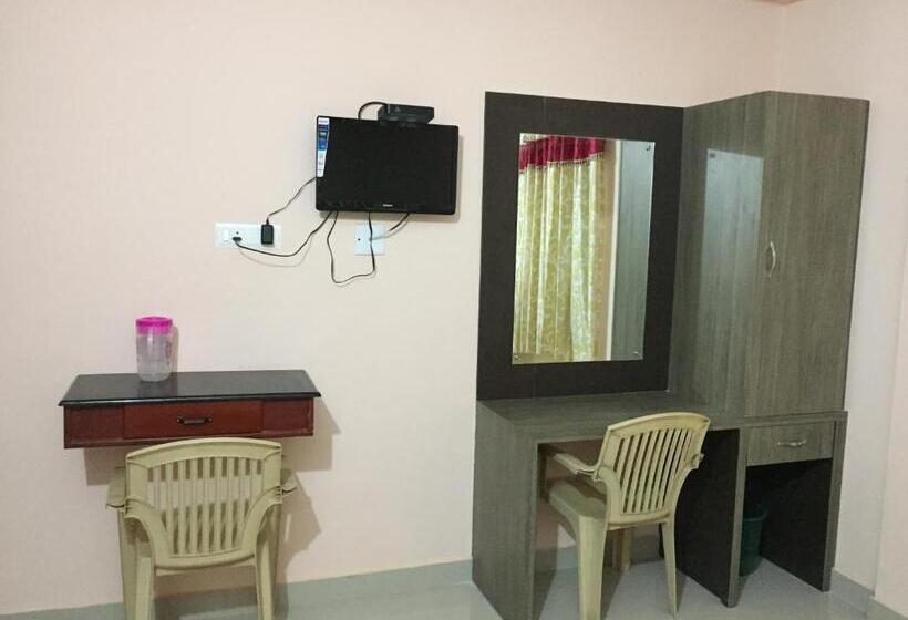 הוסטל Mega Tourist Home