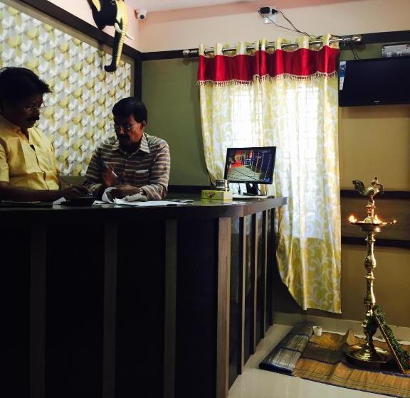 הוסטל Mega Tourist Home