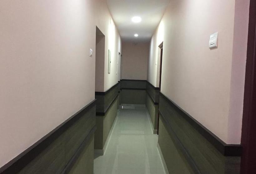 הוסטל Mega Tourist Home