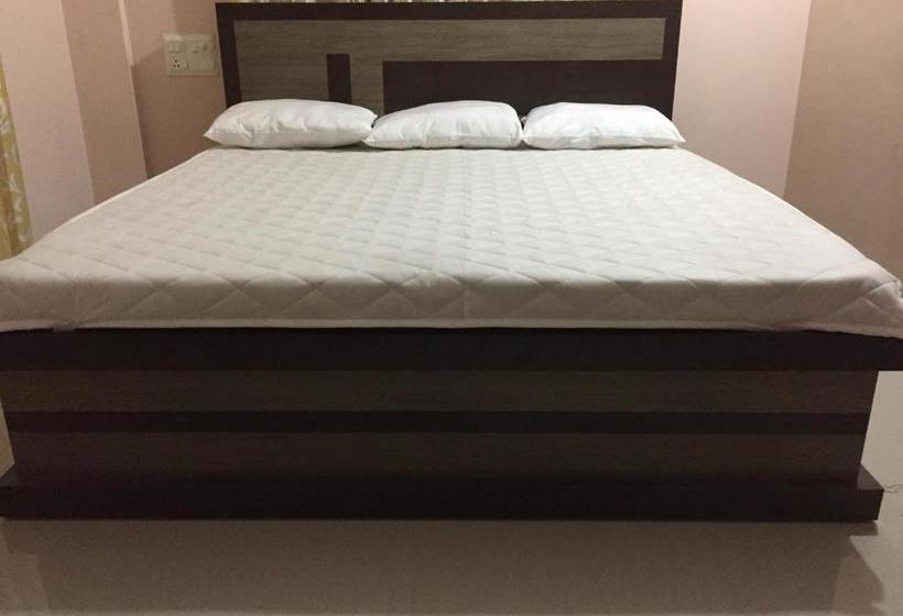 הוסטל Mega Tourist Home